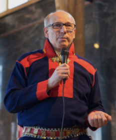 Past Poscolonialism: Indigenous Methodologies as Trans-Indigenous Studies